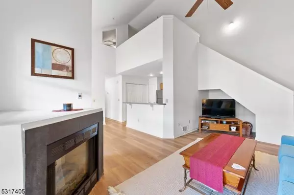 7 Collura Ln, Clifton City, NJ 07012