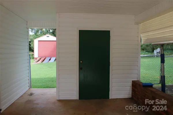 1138 Loblolly LN, Newton, NC 28658