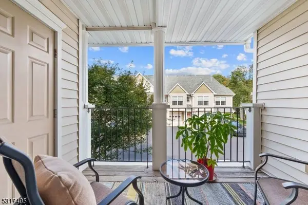 7 Collura Ln, Clifton City, NJ 07012