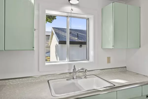 2414 Starlite LN, Medford, OR 97501