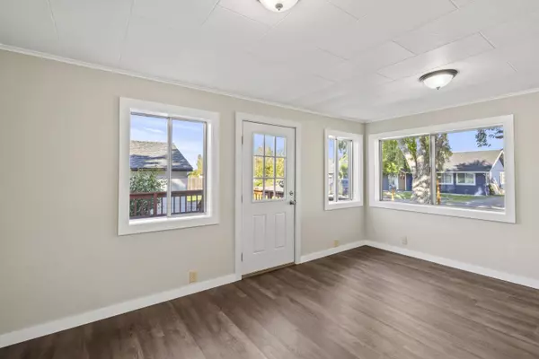 2414 Starlite LN, Medford, OR 97501