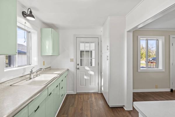 2414 Starlite LN, Medford, OR 97501