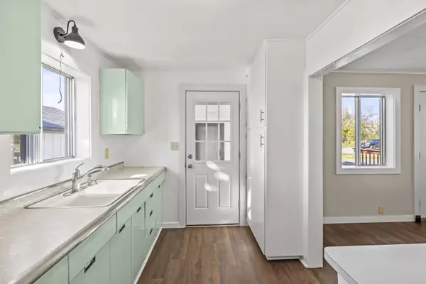 2414 Starlite LN, Medford, OR 97501