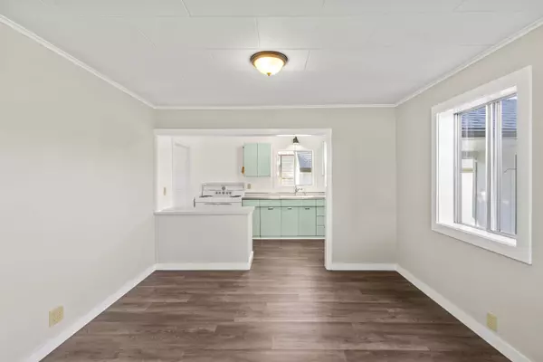 2414 Starlite LN, Medford, OR 97501