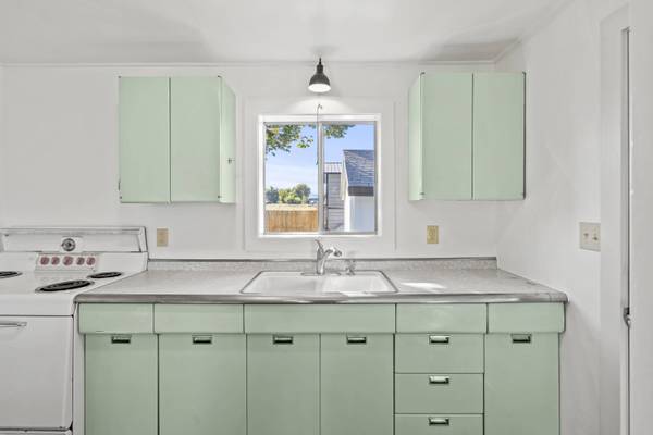 2414 Starlite LN, Medford, OR 97501