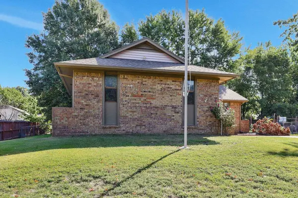 736 Sullivan Dr, Mulvane, KS 67110