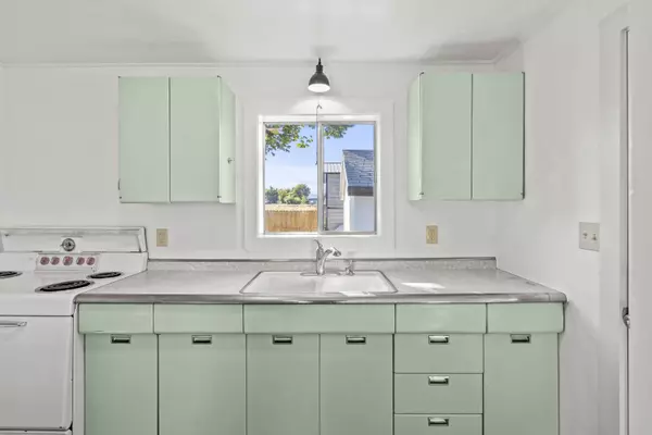 2414 Starlite LN, Medford, OR 97501