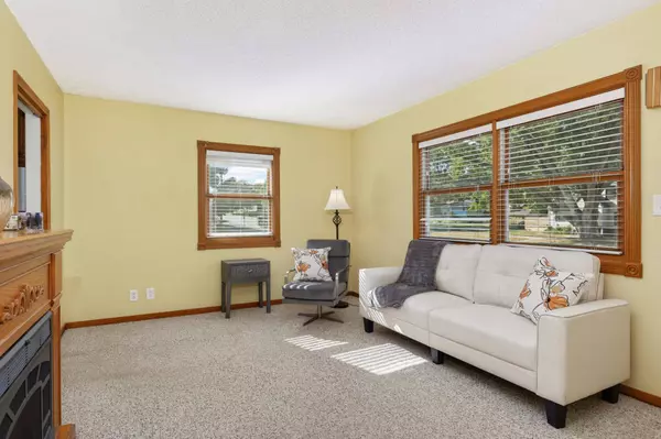 727 Spencer ST S, Shakopee, MN 55379