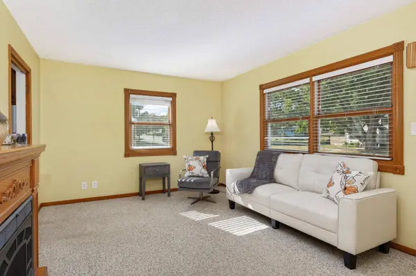 727 Spencer ST S, Shakopee, MN 55379