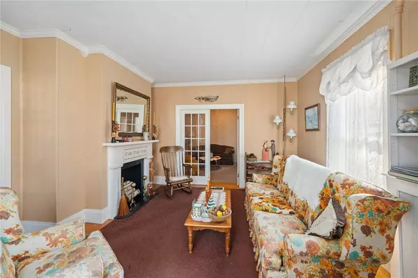 42 Grove ST, Woonsocket, RI 02895