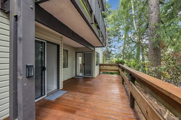 1555 FIR ST #102, White Rock, BC V4B 4B6