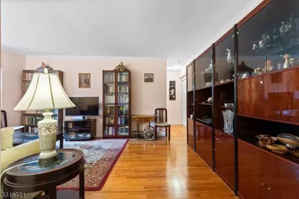 421 Park Pl #3F, Fort Lee Boro, NJ 07024