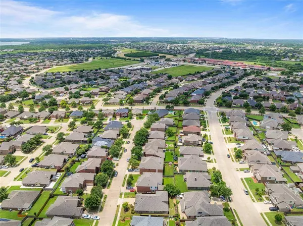 2224 Sparrow Hawk Court, Grand Prairie, TX 75052