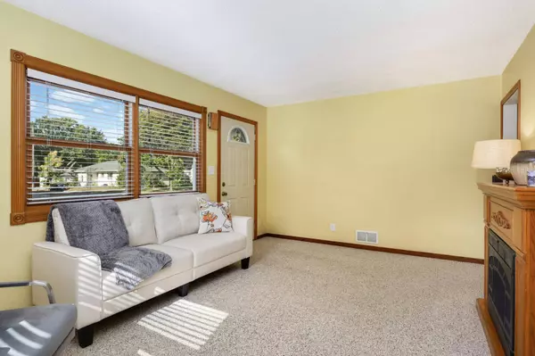 727 Spencer ST S, Shakopee, MN 55379