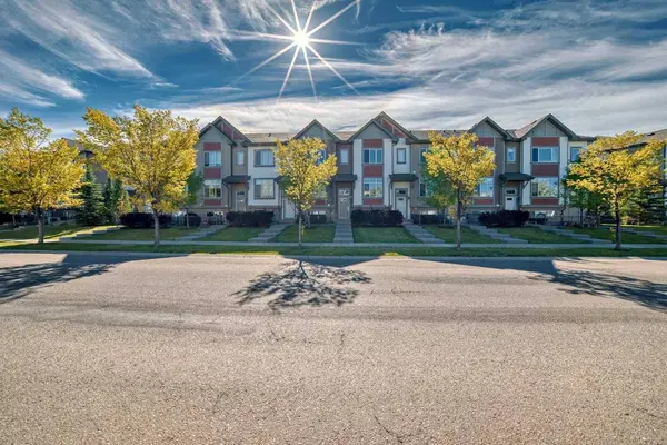 634 Copperpond BLVD SE, Calgary, AB T2Z 5B9