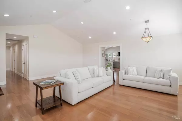 144 Ursuline RD, Santa Rosa, CA 95403