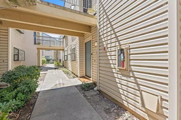 2280 Hurley WAY #33, Sacramento, CA 95825