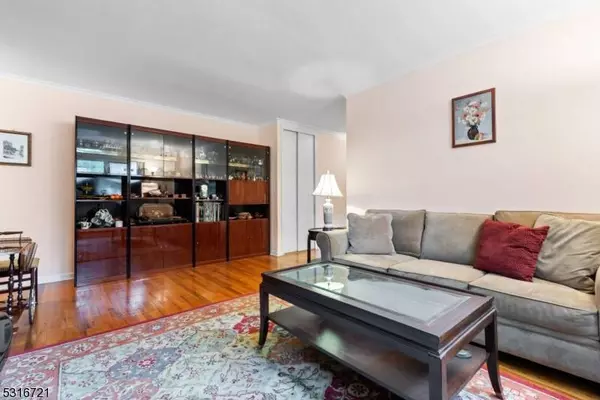 421 Park Pl #3F, Fort Lee Boro, NJ 07024