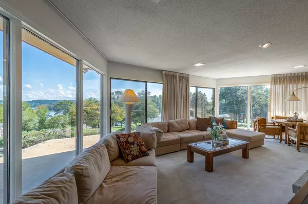 2523 Hunt Heights DR, Soddy-daisy, TN 37379