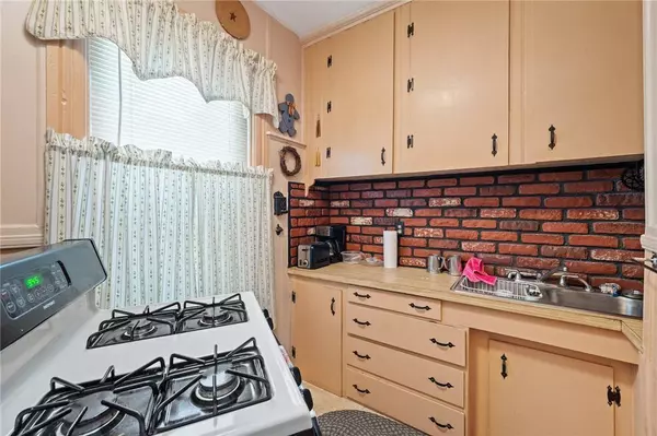 42 Grove ST, Woonsocket, RI 02895