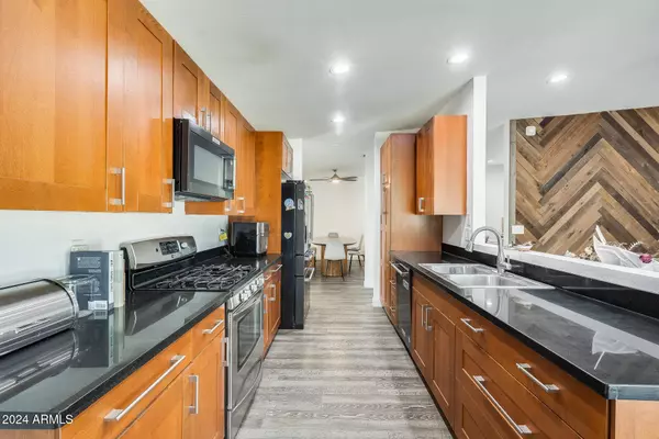 9802 N 30TH Street, Phoenix, AZ 85028