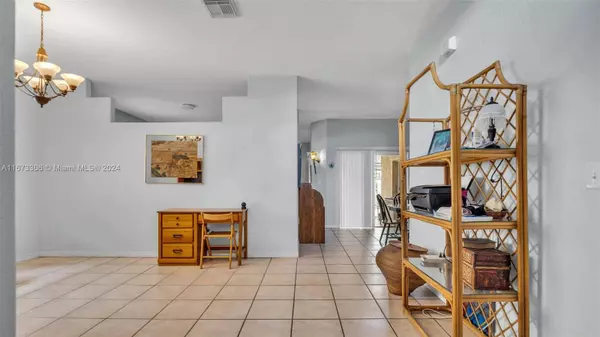 16233 SW 54th Ter, Miami, FL 33185