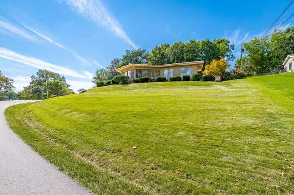 2523 Hunt Heights DR, Soddy-daisy, TN 37379