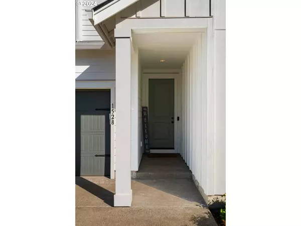 1528 NE 12TH PL, Canby, OR 97013