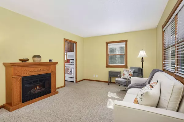 727 Spencer ST S, Shakopee, MN 55379