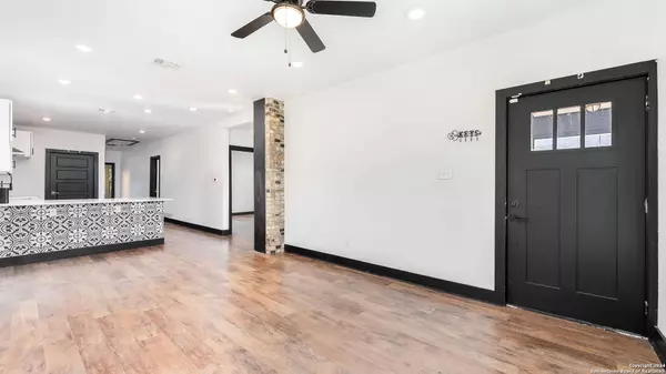 425 STAFFORD ST, San Antonio, TX 78208-1655