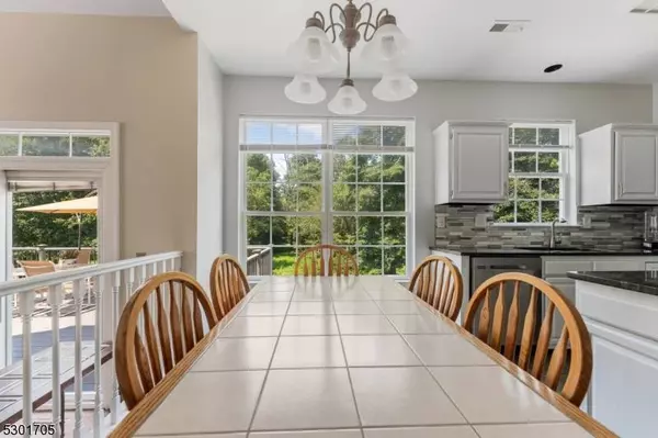 32 Strawberry Hill Rd, Branchburg Twp., NJ 08876