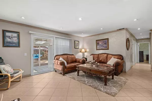 351 Dorothy Ct, Escondido, CA 92027