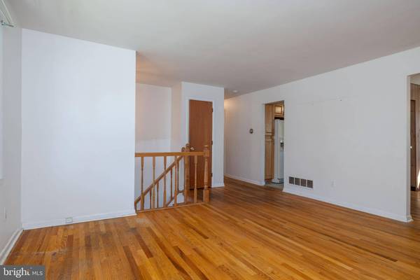 1811 SAW MILL DR, Wilmington, DE 19810