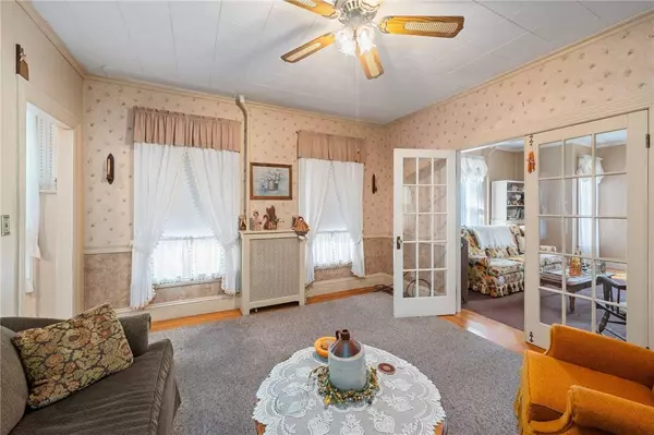 42 Grove ST, Woonsocket, RI 02895