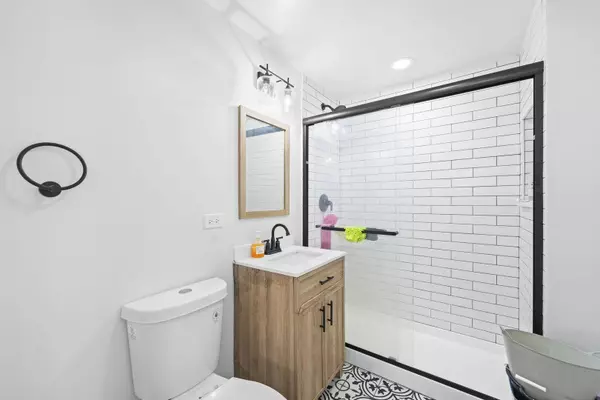 4742 N Lavergne Avenue, Chicago, IL 60630