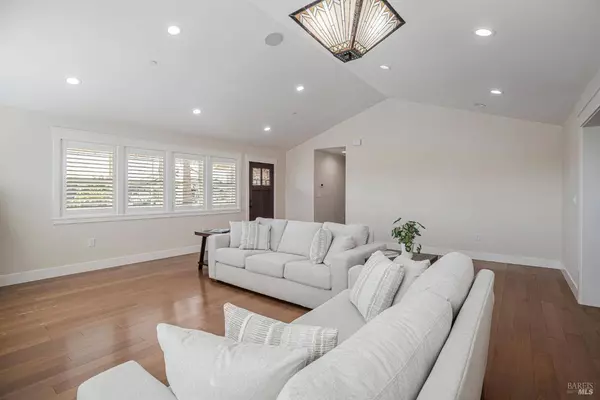 144 Ursuline RD, Santa Rosa, CA 95403