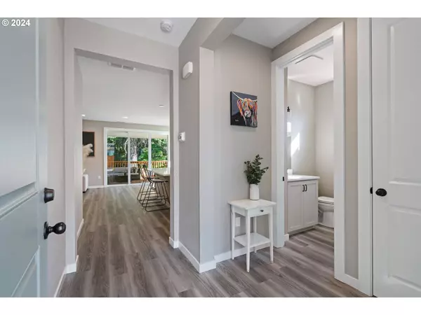 1528 NE 12TH PL, Canby, OR 97013