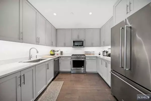 800 Avenue Port Imp  # 309, Weehawken, NJ 07086