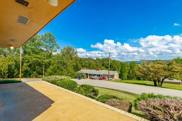 2523 Hunt Heights DR, Soddy-daisy, TN 37379