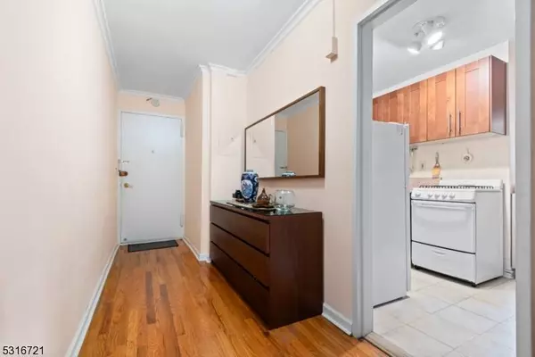 421 Park Pl #3F, Fort Lee Boro, NJ 07024