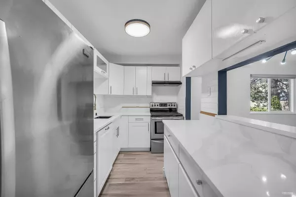 1555 FIR ST #102, White Rock, BC V4B 4B6