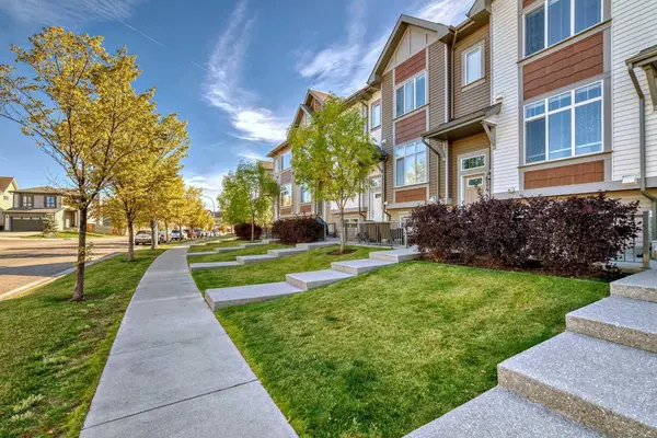 634 Copperpond BLVD SE, Calgary, AB T2Z 5B9