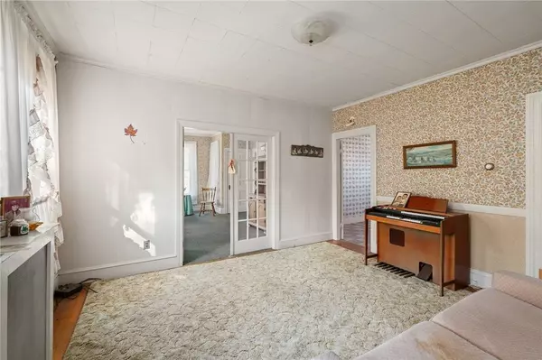 42 Grove ST, Woonsocket, RI 02895