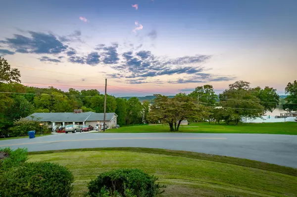 2523 Hunt Heights DR, Soddy-daisy, TN 37379