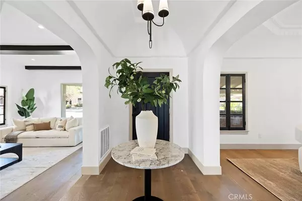 1223 Alvira ST, Los Angeles, CA 90035