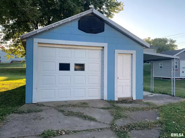 827 S 16TH ST, Quincy, IL 62301