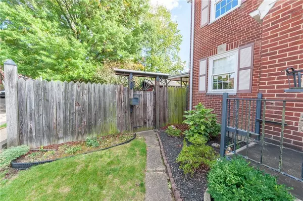 1382 Woodbine St, Pittsburgh, PA 15201