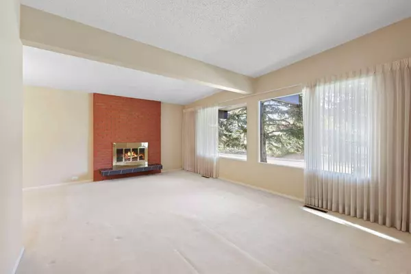 5116 48 ST NW, Calgary, AB T3A 0S9