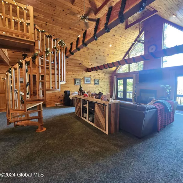 510 S Shore Road, Edinburg, NY 12134