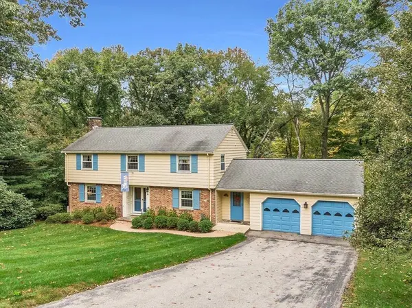 4 Embassy Ln, Andover, MA 01810